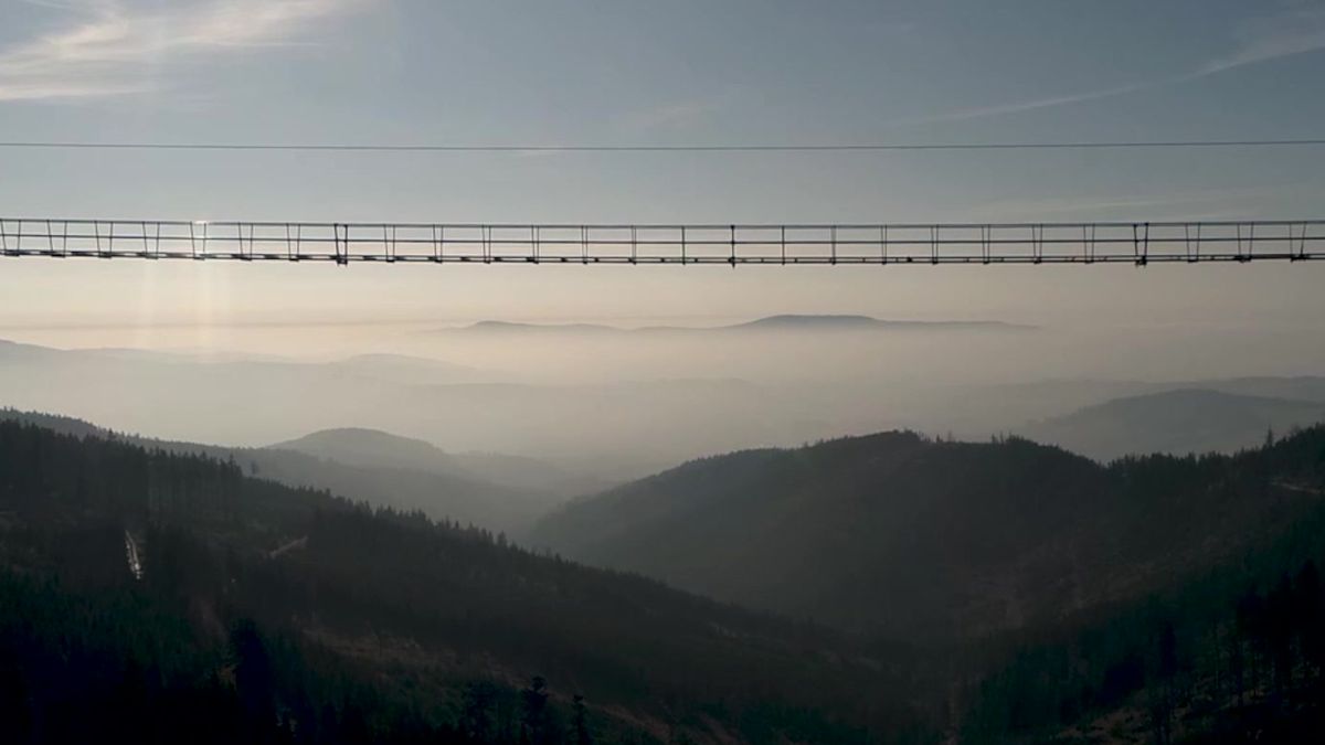 Podívejte se na nejdelší visutý most světa. Otvírá se v Česku